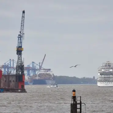 Die Zahl der touristischen Übernachtungen in Hamburg ist in den ersten sechs Monaten 2026 leicht gewachsen. (Archivbild)