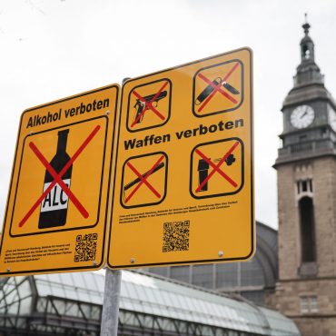 Das am Hauptbahnhof geltende Alkoholverbot ist auf den angrenzenden Stadtteil St. Georg ausgeweitet. (Archivbild)