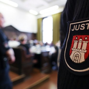 Im Prozess gegen die rechtsextreme Terrorgruppe «Letzte Verteidigungswelle» hat das Hanseatische Oberlandesgericht das Urteil verkündet.