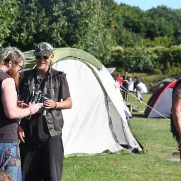 Rund 80 Zelte standen zum Ende des Punk-Protestcamps auf der sogenannten Festwiese in Tinnum auf Sylt.