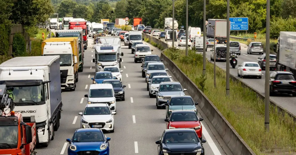Zum Ferienende drohen am Wochenende auf vielen Autobahnen Staus. (Symbolbild)