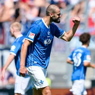 Aleksandar Vukotic bejubelt sein Tor zum 2:2-Endstand gegen Kiel.