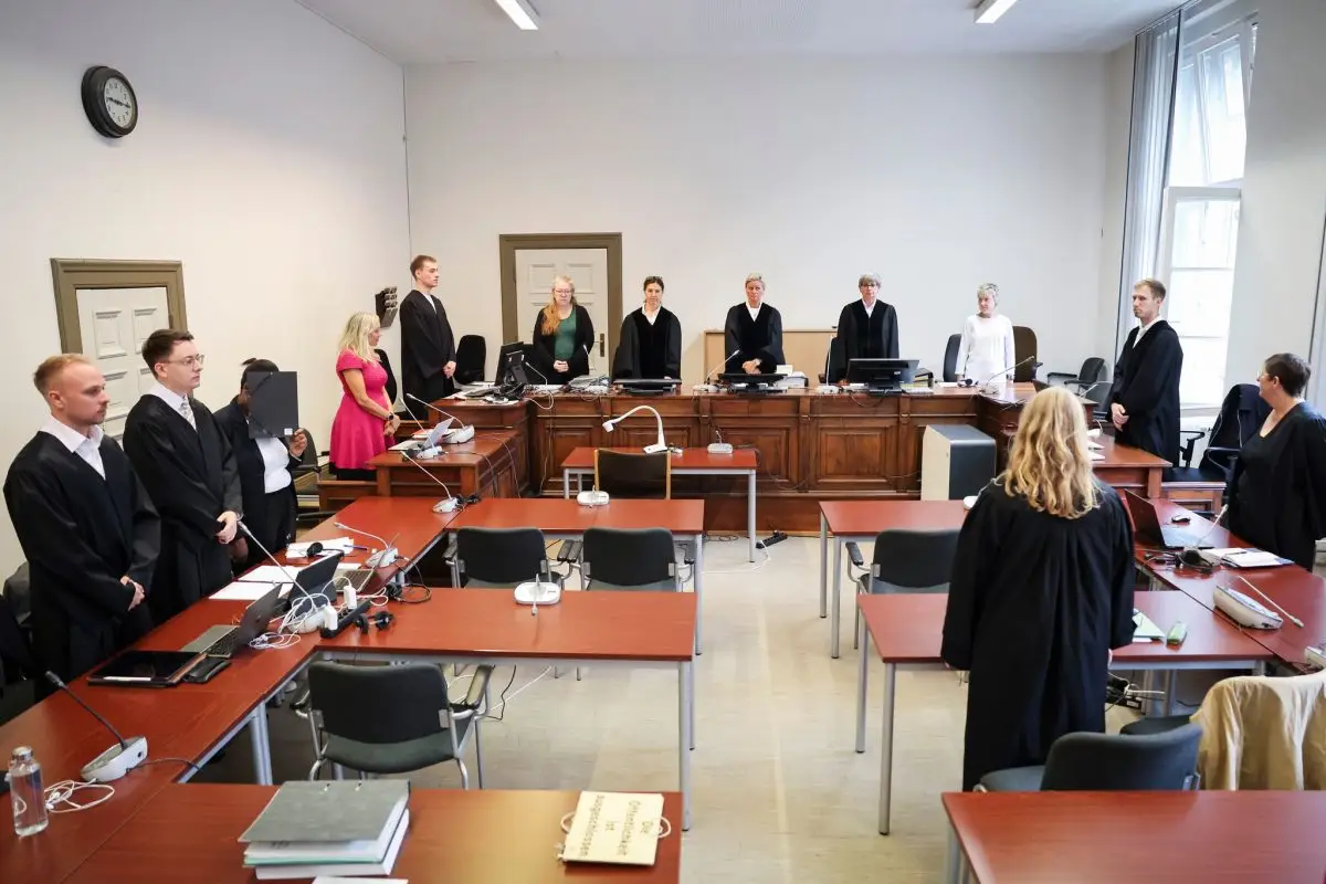 Mord in Tateinheit mit Raub - eine 42-Jährige Frau aus Ghana steht vor dem Landgericht Hamburg.
