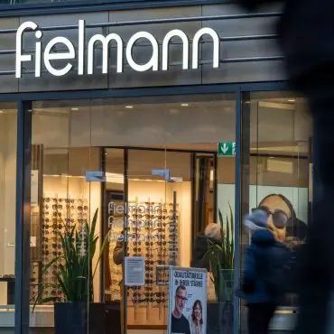 Fielmann betreibt Filialen in Deutschland und im Ausland. (Archivbild)