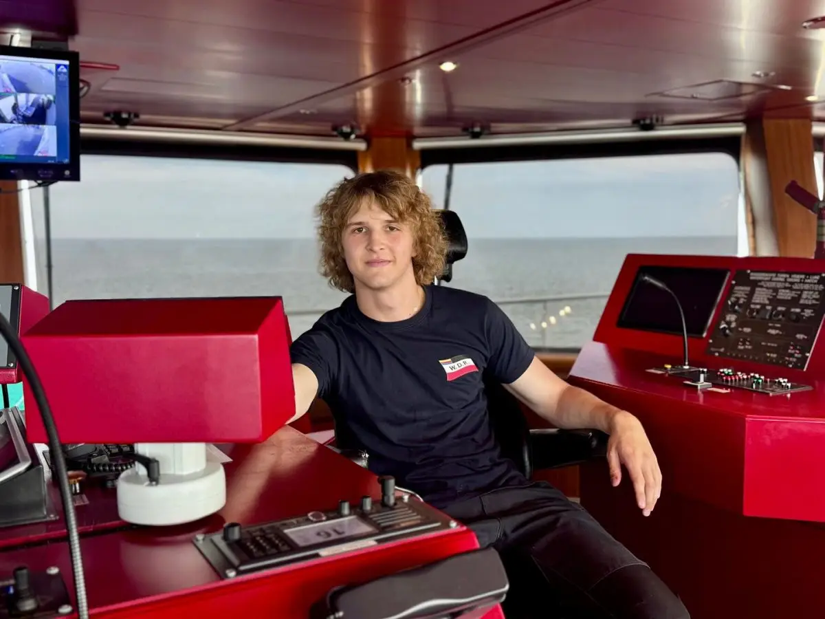 Carl-Richard Günther absolviert seine Ausbildung zum Schiffsmechaniker bei der Wyker Dampfschiffs-Reederei und wurde mit dem vocatium-Ausbildungspreis ausgezeichnet.