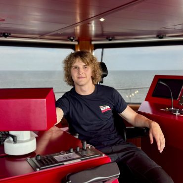Carl-Richard Günther absolviert seine Ausbildung zum Schiffsmechaniker bei der Wyker Dampfschiffs-Reederei und wurde mit dem vocatium-Ausbildungspreis ausgezeichnet.