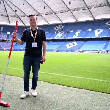 Zehntausende Zeugen Jehovas wollen sich am Wochenende unter dem Motto «Ewiges Glück» im Volksparkstadion versammeln.