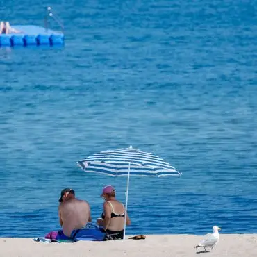 Während sich am Freitag anderswo im Norden die Temperaturen überschlagen, bleibt es an den Küsten angenehm. (Archivbild)