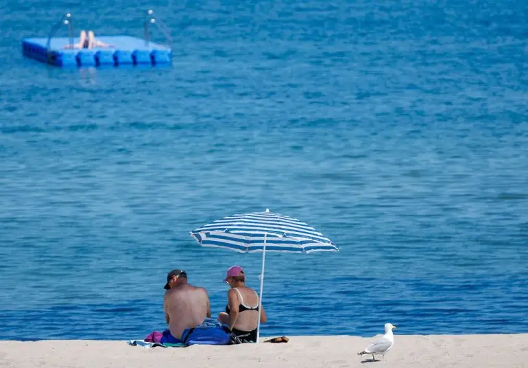 Während sich am Freitag anderswo im Norden die Temperaturen überschlagen, bleibt es an den Küsten angenehm. (Archivbild)