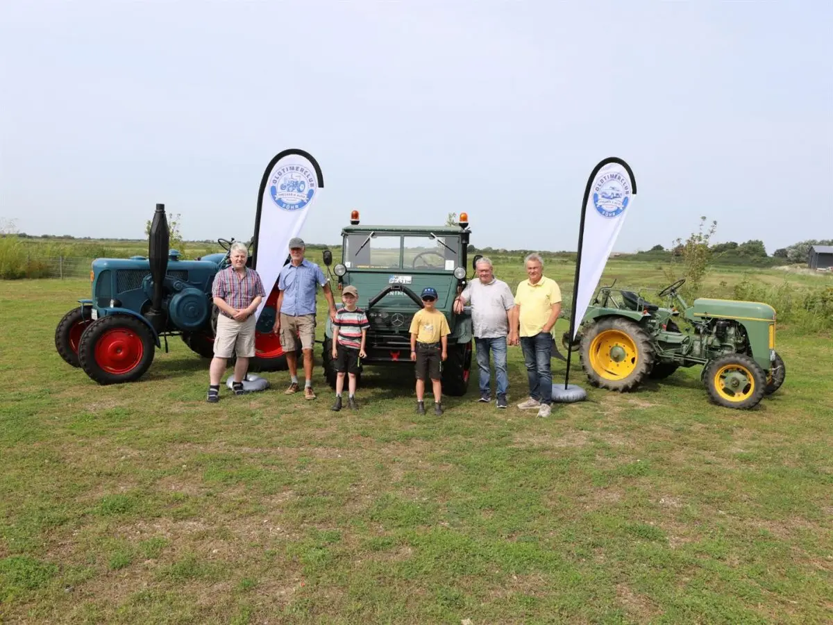 Historische Traktoren des Oldtimer-Clubs Föhr beim Föhrer Feldtag zwischen Nieblum und Alkersum