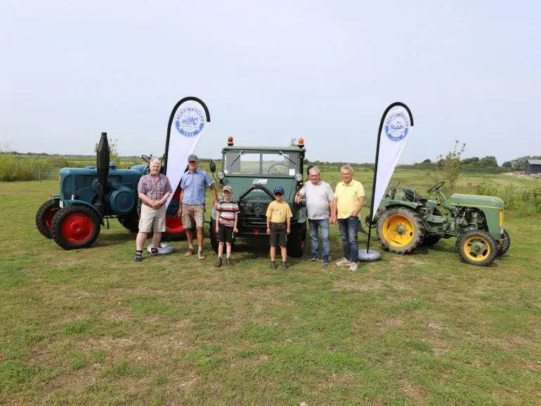 Historische Traktoren des Oldtimer-Clubs Föhr beim Föhrer Feldtag zwischen Nieblum und Alkersum