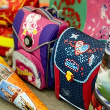 Für Kinder und Jugendliche in Schleswig-Holstein heißt es nach dem Ende der Sommerferien: Zurück in die Schule. (Symbolbild)