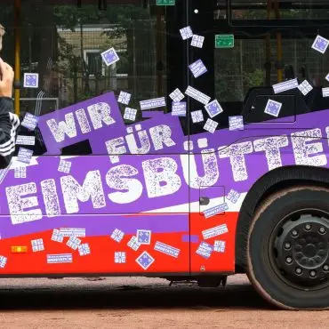 Spieler und Fans des HEBC verzierten einen Hamburger Linienbus. (Archivbild)