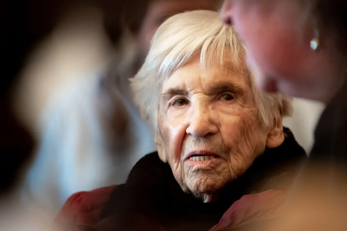 Hamburg ehrt die 2021 verstorbene Holocaust-Überlebende Esther Bejarano.