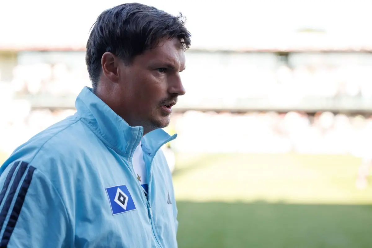 Hat den Saisonauftakt im Blick und ist gelassen in der Vertragsfrage: HSV-Trainer Merlin Polzin. (Archivbild)