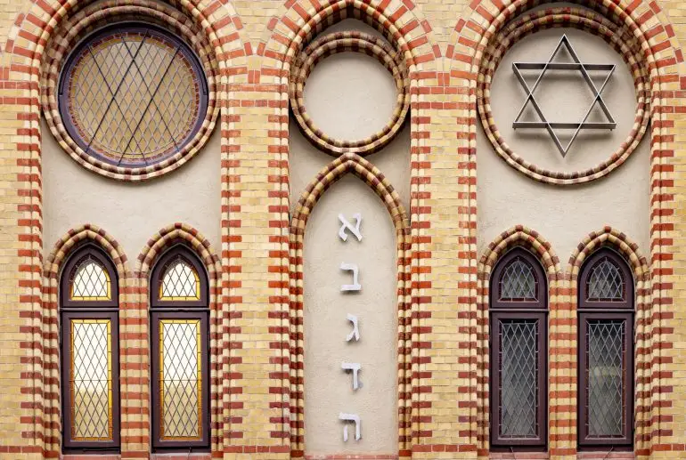 Jüdisches Leben  ist unter anderem an der Kieler Synagoge sichtbar. (Archivbild)