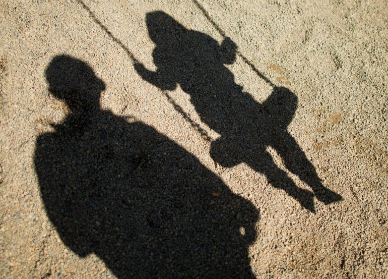 Die CDU in der Hamburgischen Bürgerschaft will mit mehr Therapieplätzen für Pädophile dem sexuellen Kindesmissbrauch vorbeugen. (Symbolbild)