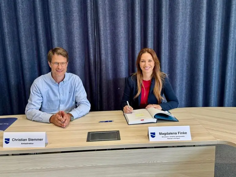 Innenministerin Magdalena Finke bei ihrem Besuch auf Föhr im August 2026