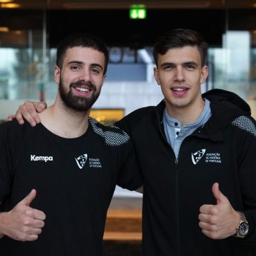 Martim (l) und Francisco Costa schließen sich der SG Flensburg-Handewitt an. (Archivbild)