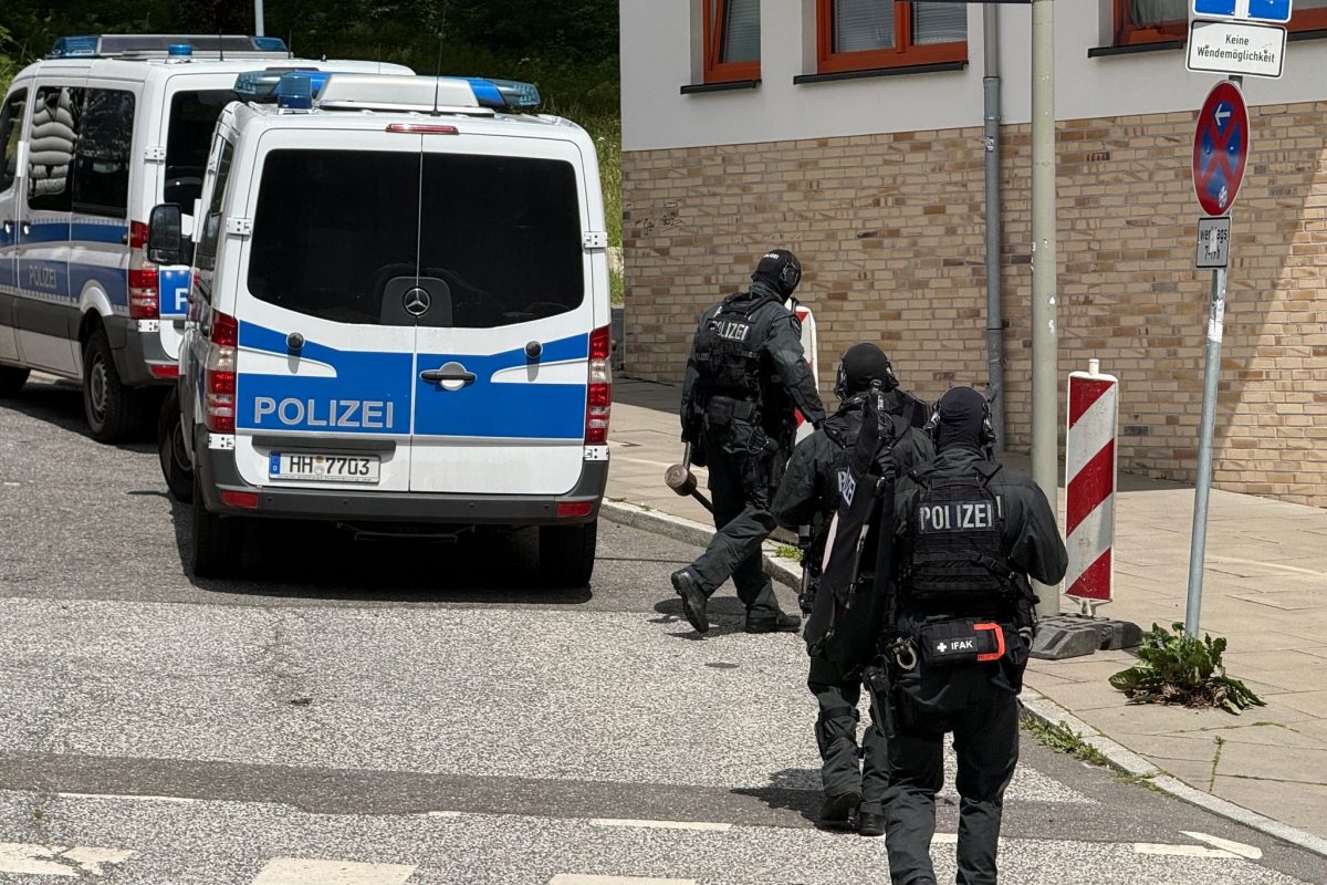 Die Fahndung unmittelbar nach den Schüssen in Hamburg-Heimfeld war ohne Erfolg geblieben. (ArchivbildI