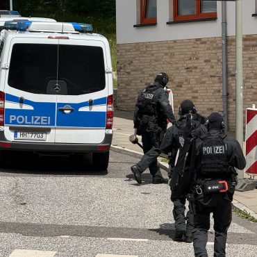 Die Fahndung unmittelbar nach den Schüssen in Hamburg-Heimfeld war ohne Erfolg geblieben. (ArchivbildI