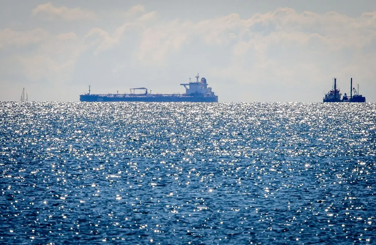 Der Tanker «Eventin» liegt seit eineinhalb Jahren vor der Insel Rügen. (Archivbild)