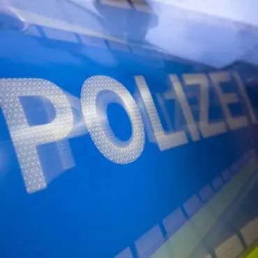 Für einen 18-Jährigen endete eine schnelle Fahrt durch Hamburg-Harburg im Krankenhaus. (Illustration)