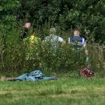 Einsatzkräfte von Polizei und Feuerwehr wurden zur Unglücksstelle gerufen.