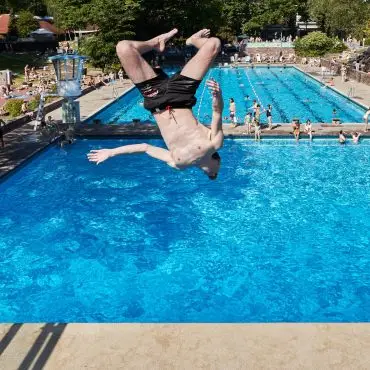 Bäderland Hamburg hat eine erste Zwischenbilanz der Freibadsaison gezogen. (Symbolbild)