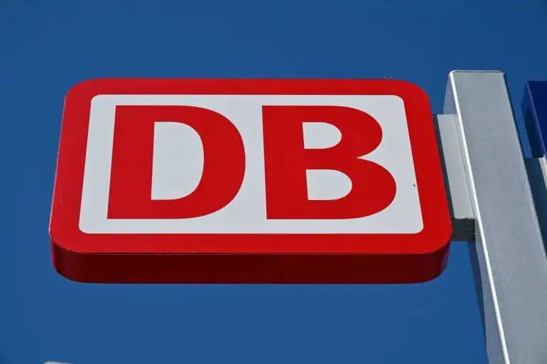 Die Deutsche Bahn hat einen Ersatzverkehr eingerichtet. (Symbolbild)