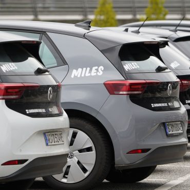 Die Carsharing-Anbieter in Hamburg haben innerhalb eines Jahres fast ein Drittel ihrer Flotte abgezogen. (Archivbild)