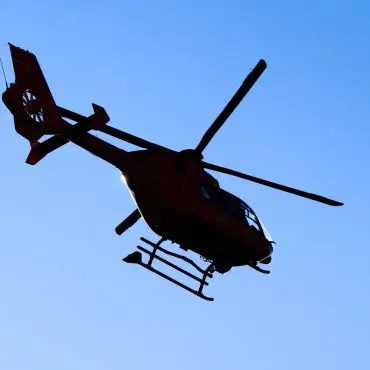 Ein Rettungshubschrauber war bei dem Verkehrsunfall am Mittag im Einsatz. (Symbolbild)