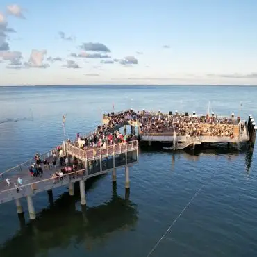 Die Mittelbrücke in Wyk auf Föhr feiert ihren zweiten Geburtstag mit einem großen Brückenfest für die ganze Familie.