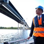 Minister Bilger kam zum Baustellenbesuch an die Rader Hochbrücke.
