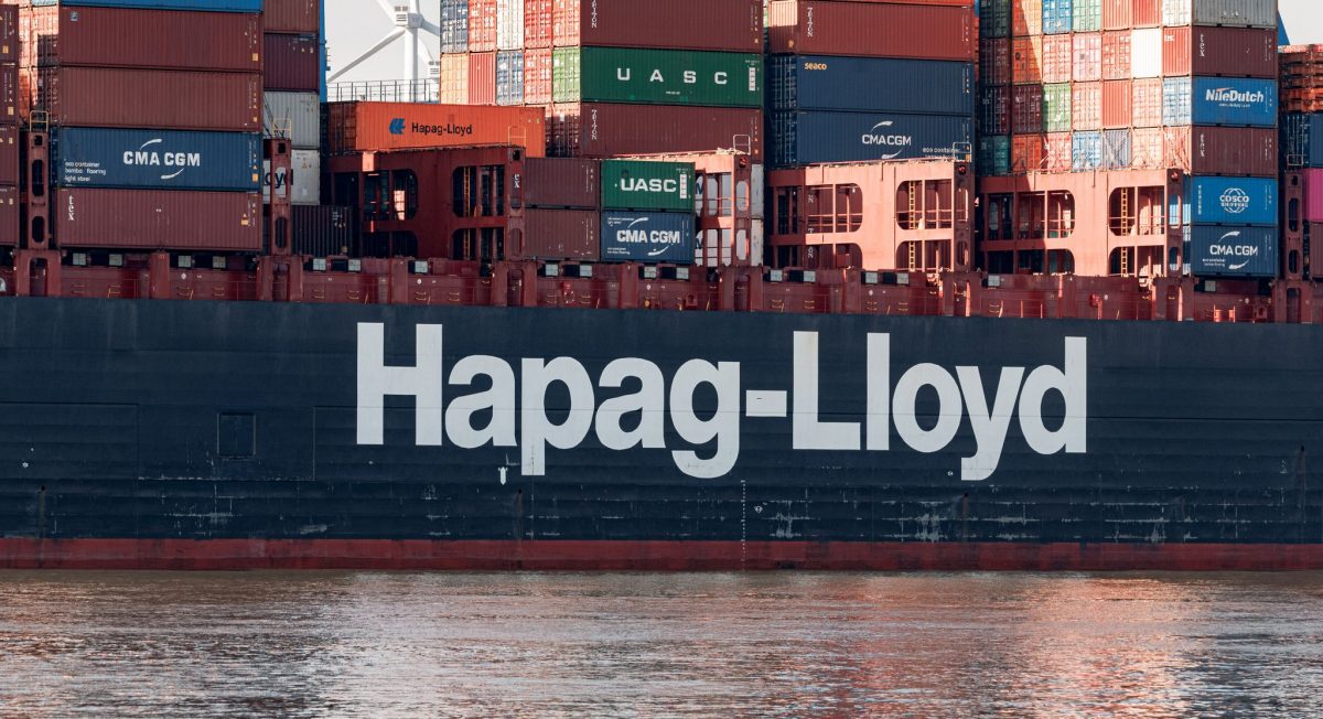 Die Containerreederei Hapag-Lloyd will wieder mehr Fahrten durch das Rote Meer und den Suezkanal wagen. (Archivbild)