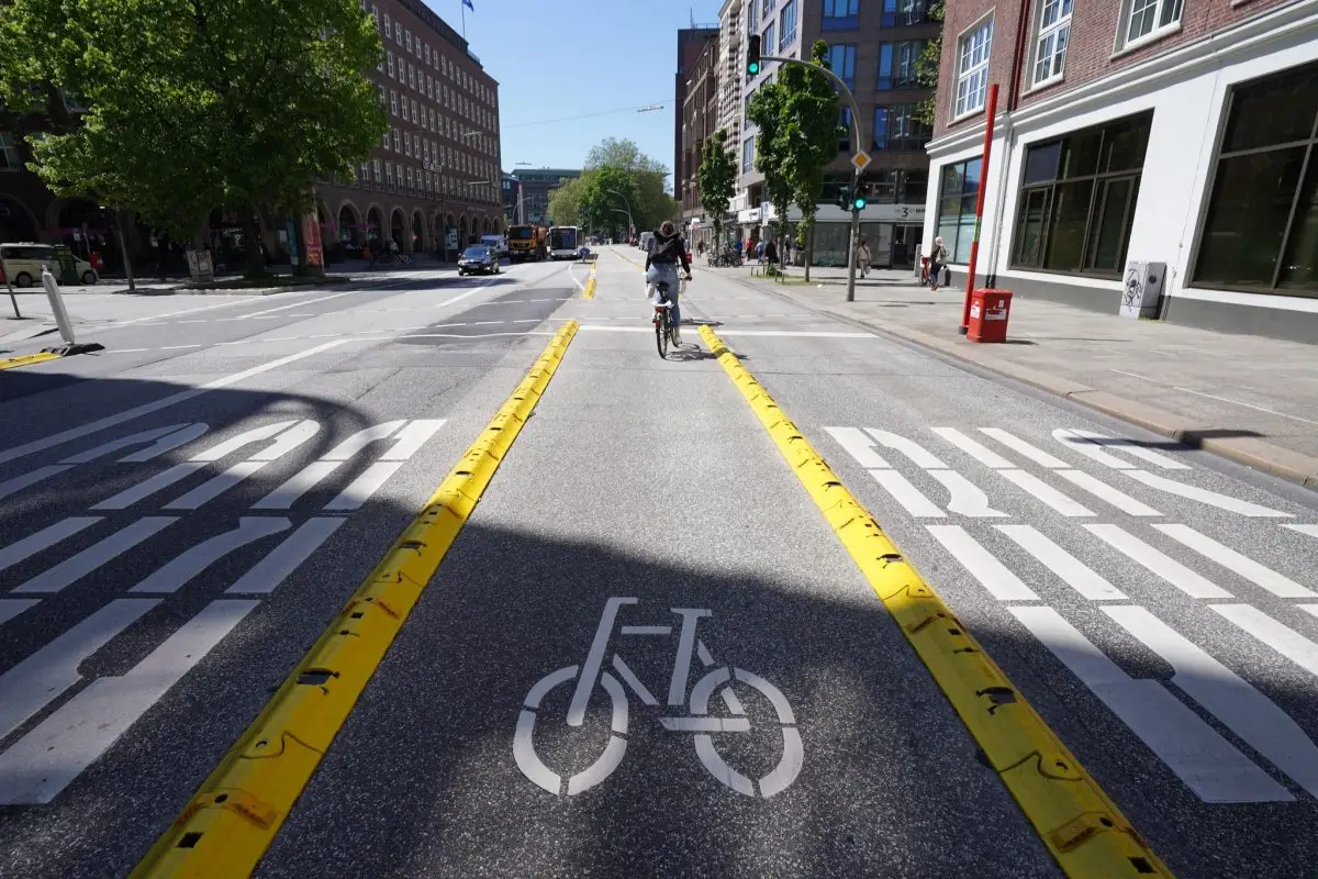 Die Steinstraße in Hamburg wird künftig nur noch teilweise für Autos befahrbar sein. (Archivbild)