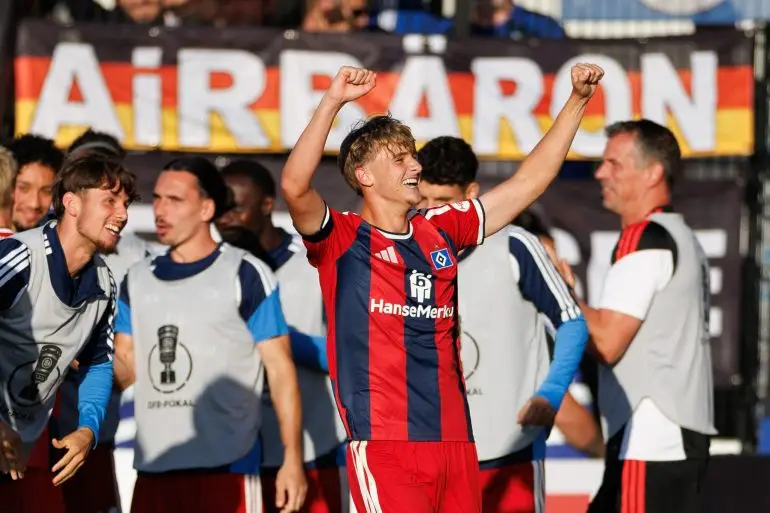 Der 16-jährige Louis Lemke spielte von Beginn an auf der linken Außenbahn des Hamburger SV.