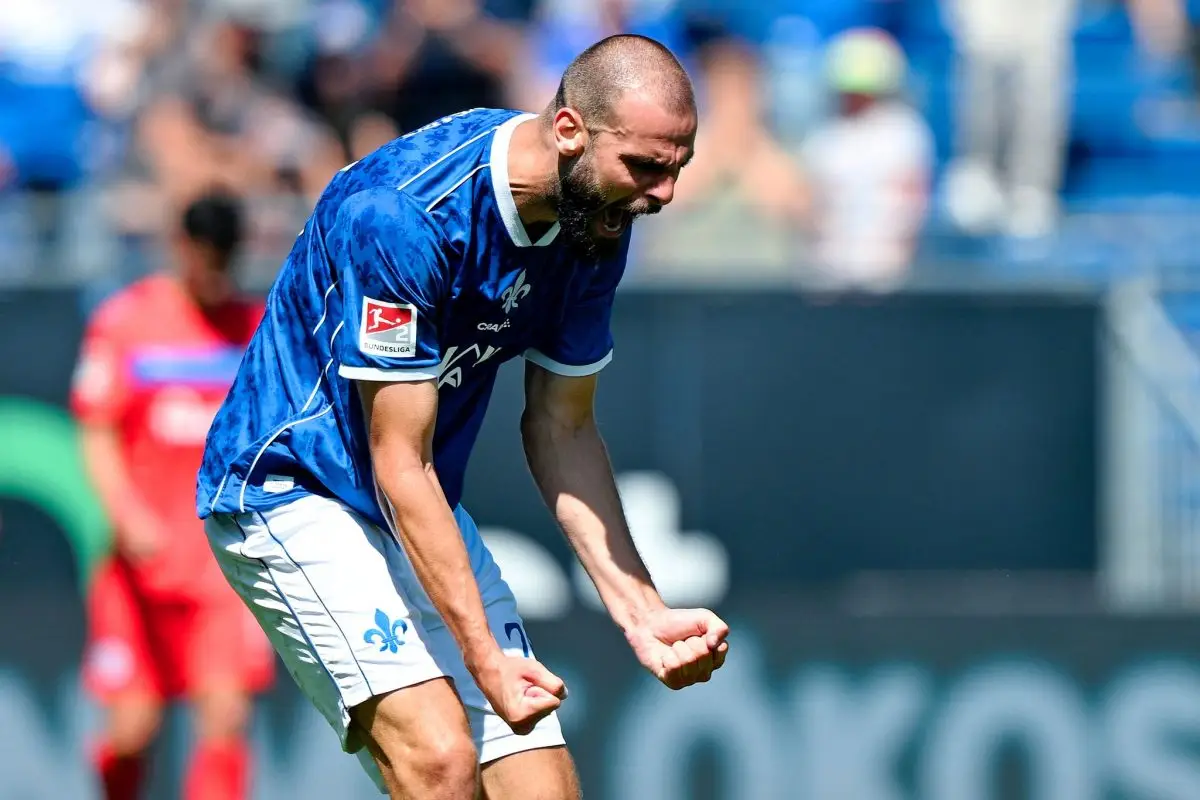 Darmstadt 98 hat gegen Holstein Kiel einen späten Punkt gerettet.