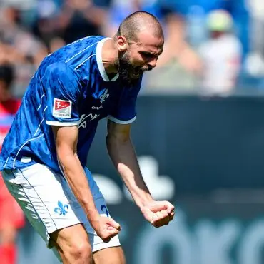 Darmstadt 98 hat gegen Holstein Kiel einen späten Punkt gerettet.