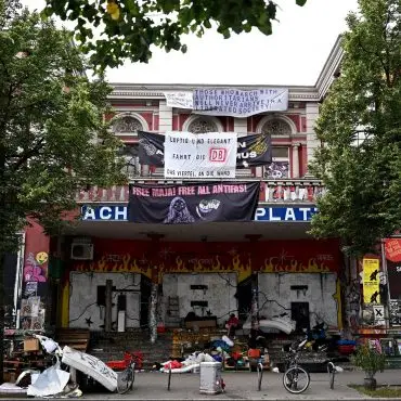 Für viele Linke habe die Rote Flora nur noch eine «verklärte, symbolische Signalwirkung», meint Hamburgs Verfassungsschutzchef. (Archivbild)