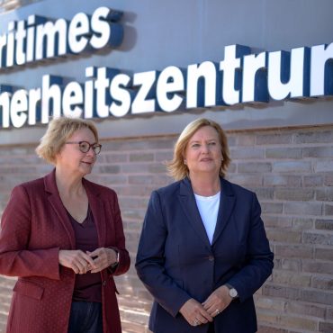 Daniela Behrens (l.) und Eva Högl sehen im Maritimen Sicherheitszentrum Vorbildcharakter.