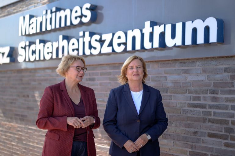 Daniela Behrens (l.) und Eva Högl sehen im Maritimen Sicherheitszentrum Vorbildcharakter.