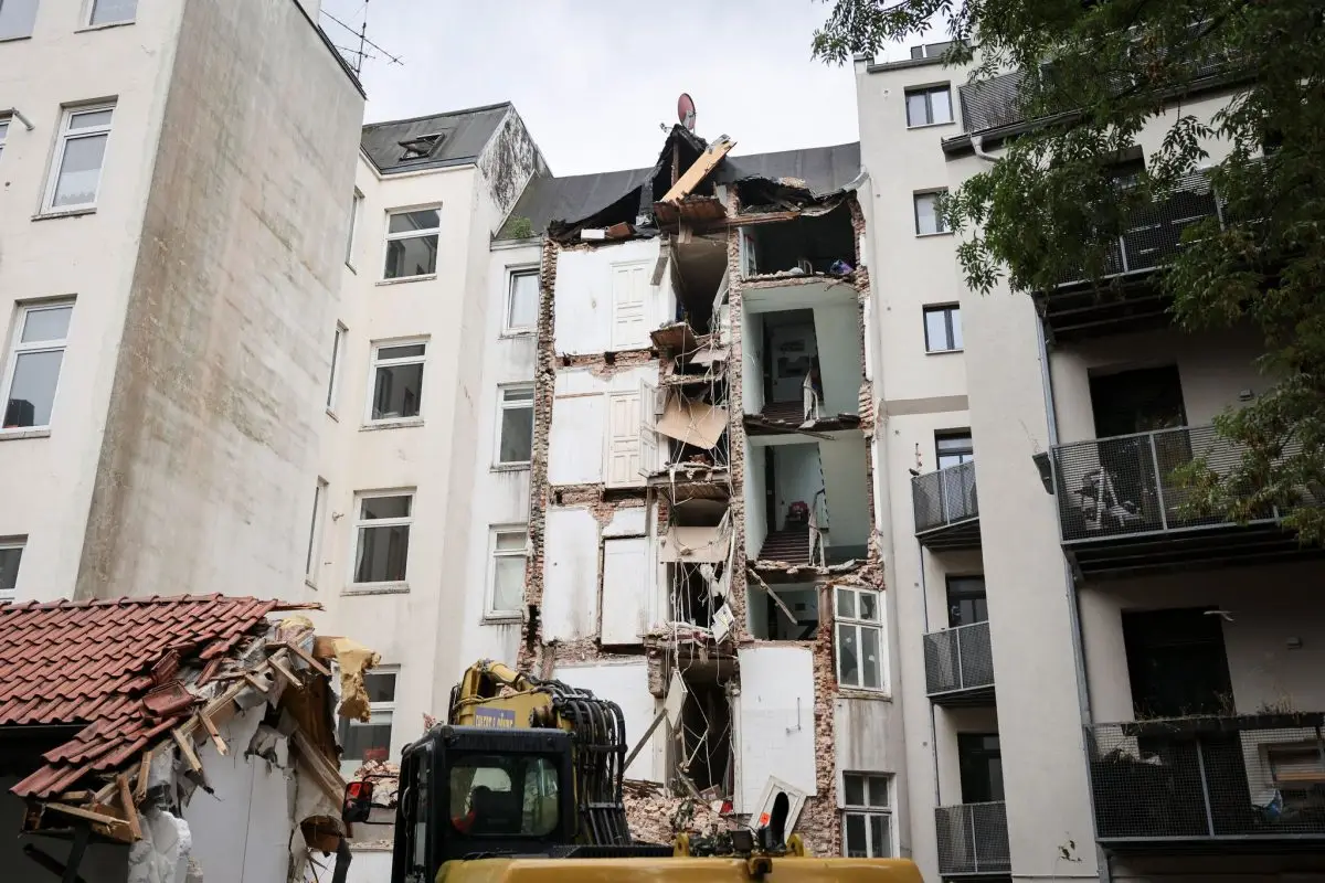 Das Haus wurde zum Teil abgerissen.