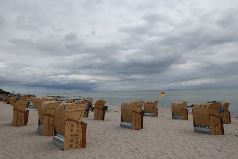 Das Wetter am Wochenende hält alles von Sonnenstunden, dichten Wolken bis Schauer und Gewitter bereit. (Archivbild)
