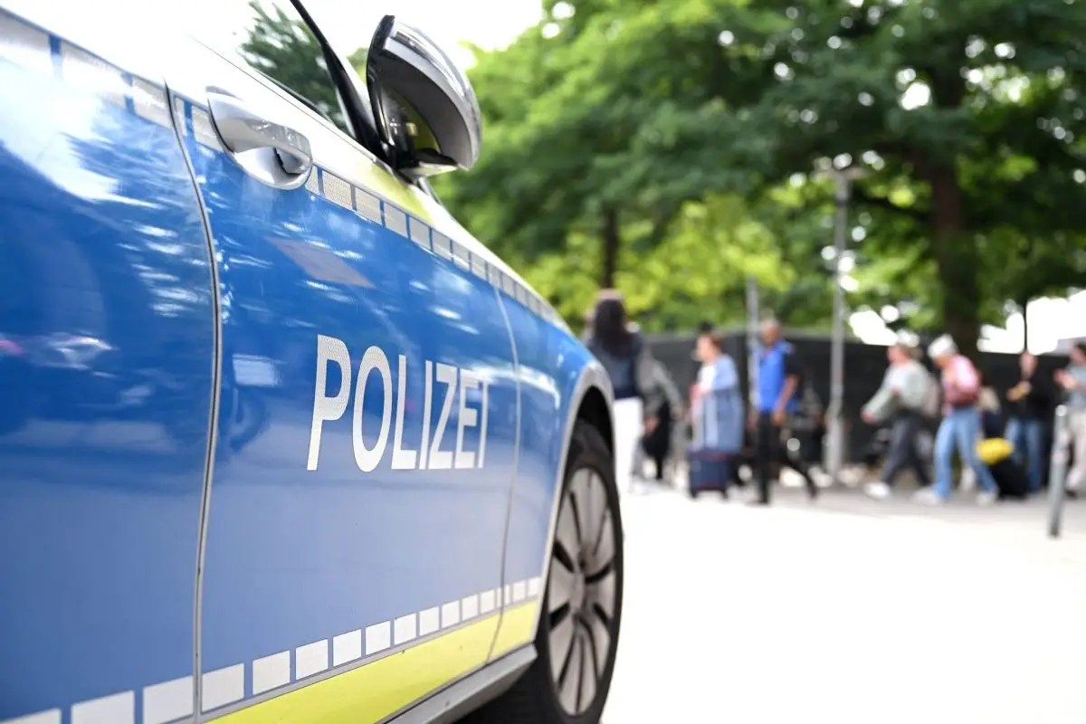 Bei einem Streit in der Nähe einer Drogenhilfe-Einrichtung am Hamburger Hauptbahnhof hat ein Mann einen anderen mit einem Messer verletzt. (Symbolbild)