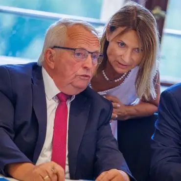 Die Ausschussvorsitzende Sylva Rahm-Präger (SPD, r) leitete die Sondersitzung mit Umweltminister Till Backhaus (SPD).