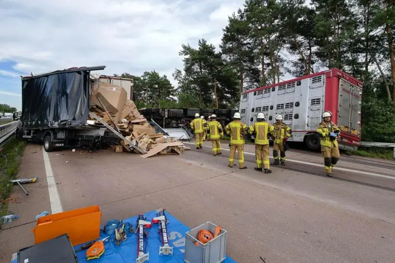 Schwerer Unfall mit Viehtransporter.