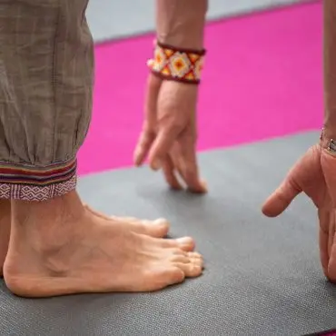Nach sechs Jahren Pause findet das Free Open Air Yoga wieder auf den Spielbudenplatz auf der Reeperbahn statt. (Symbolbild)