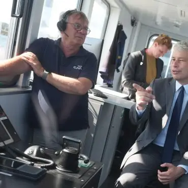 Minister Bilger informierte sich in Kiel über ein Projekt für eine autonome Fähre.