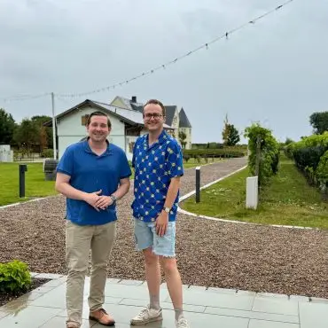 Patrick Lüders und Lenz Roeloffs organisieren das erste Waalem Open Air auf Föhr mit Michael Schulte und YouNotUs.